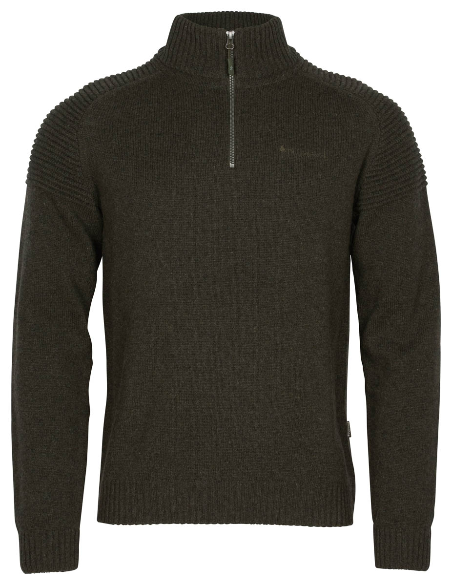 Der Värnamo Strickpullover in klassischer Troyer Optik wärmt dank 100 % Wolle als gewähltem Material auch in nassem Zustand.