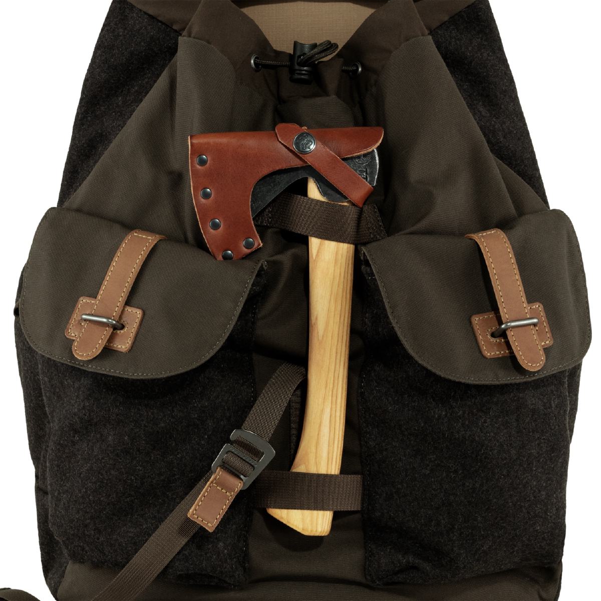 Fjäll Räven Rucksack Rucksack Värmland  Vielseitiger Rucksack aus strapazierfähigem G-1000 Material mit Wolleinsetzen.